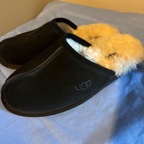 UGG Black and Cream scuff slippers fed  with Sheepskin/wool Lining - Picture 1 of 16